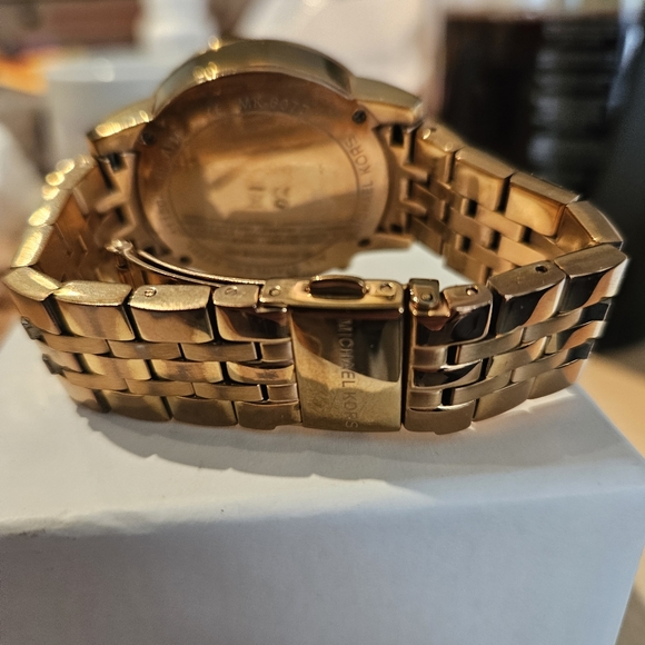 Michael Kors Rose Gold Watch - Picture 6 of 13